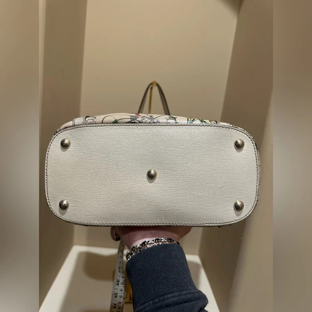Gucci Flora Infinity Medium Tote Off
White - Picture 7 of 16